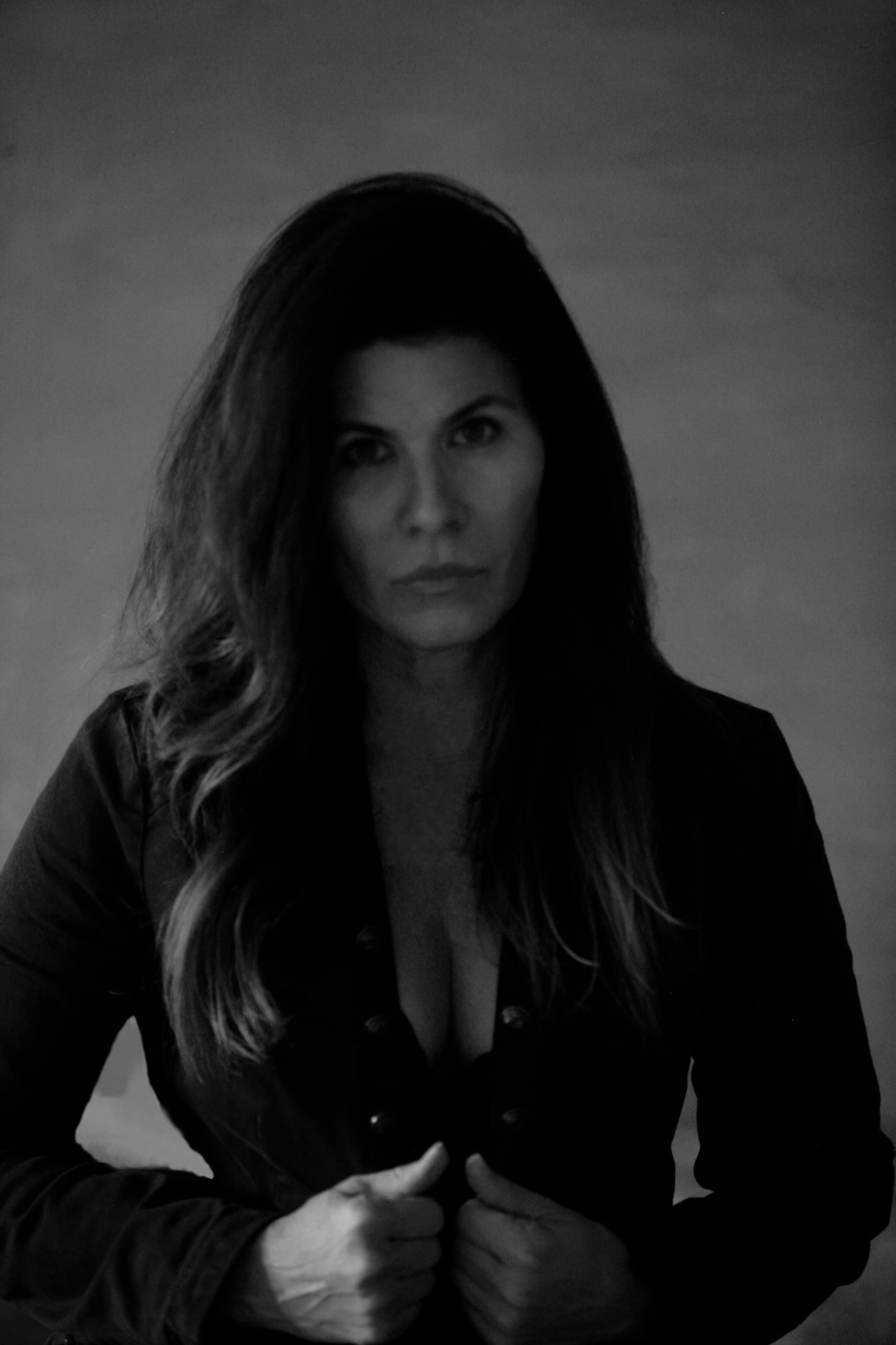 Aysun, contemporary artist Aysun Raghib, black-and-white portrait